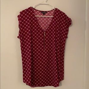Express Maroon and white cap sleeve top w/ zipper